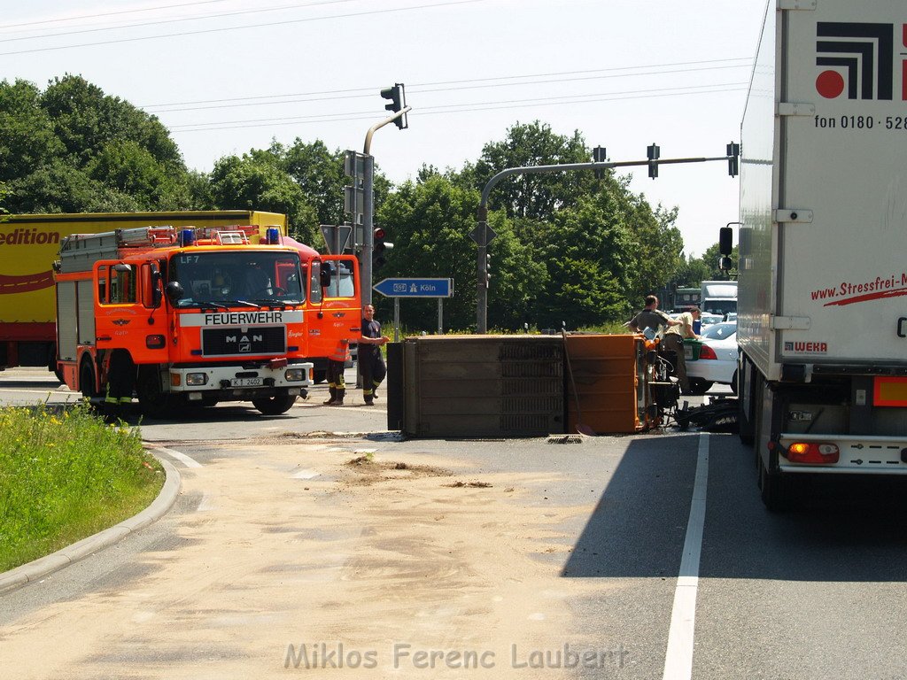 VU LKW Kehrmaschine Koeln Porz Gremberhoven Frankfurterstr - Ratherstr 33.JPG